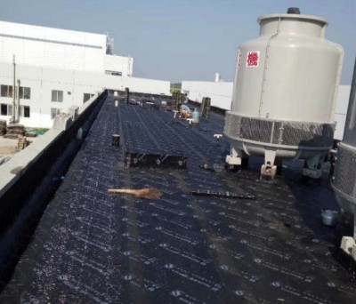 防水堵漏屋面隔離層的做法